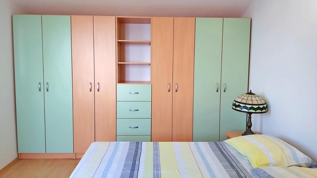 Apartments Borak Omis Bagian luar foto