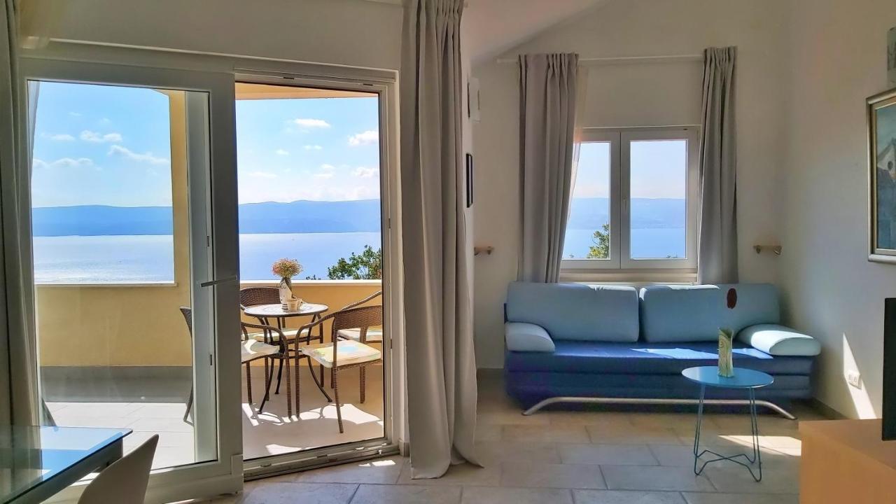 Apartments Borak Omis Bagian luar foto