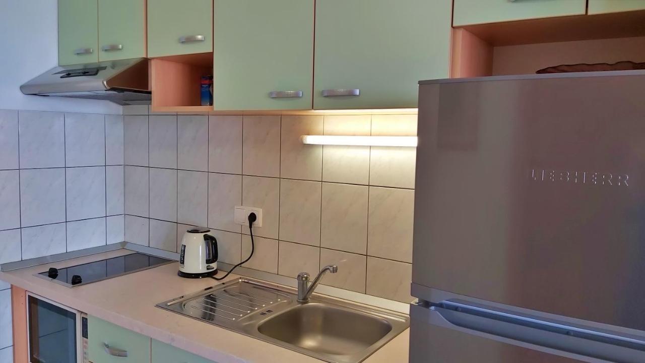 Apartments Borak Omis Bagian luar foto