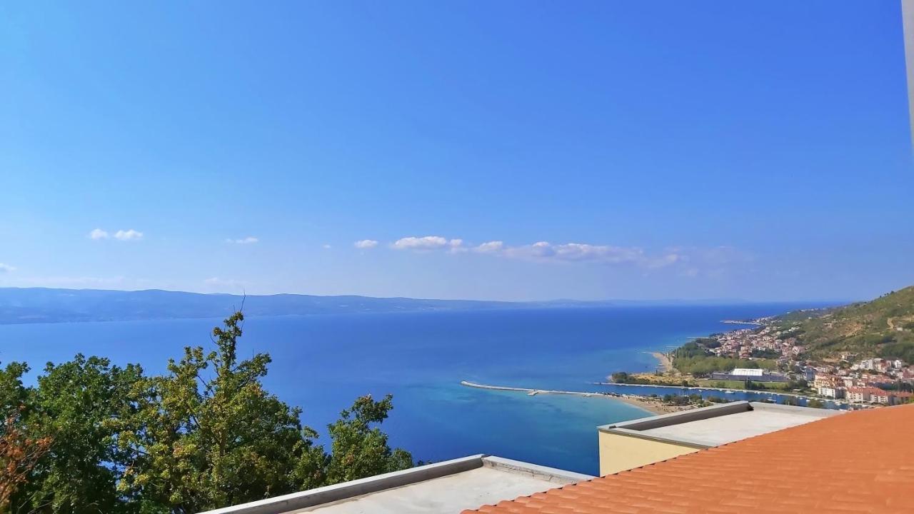 Apartments Borak Omis Bagian luar foto