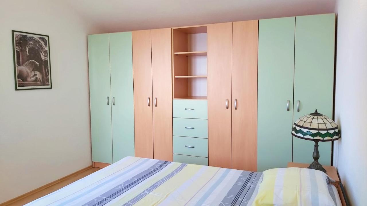 Apartments Borak Omis Bagian luar foto