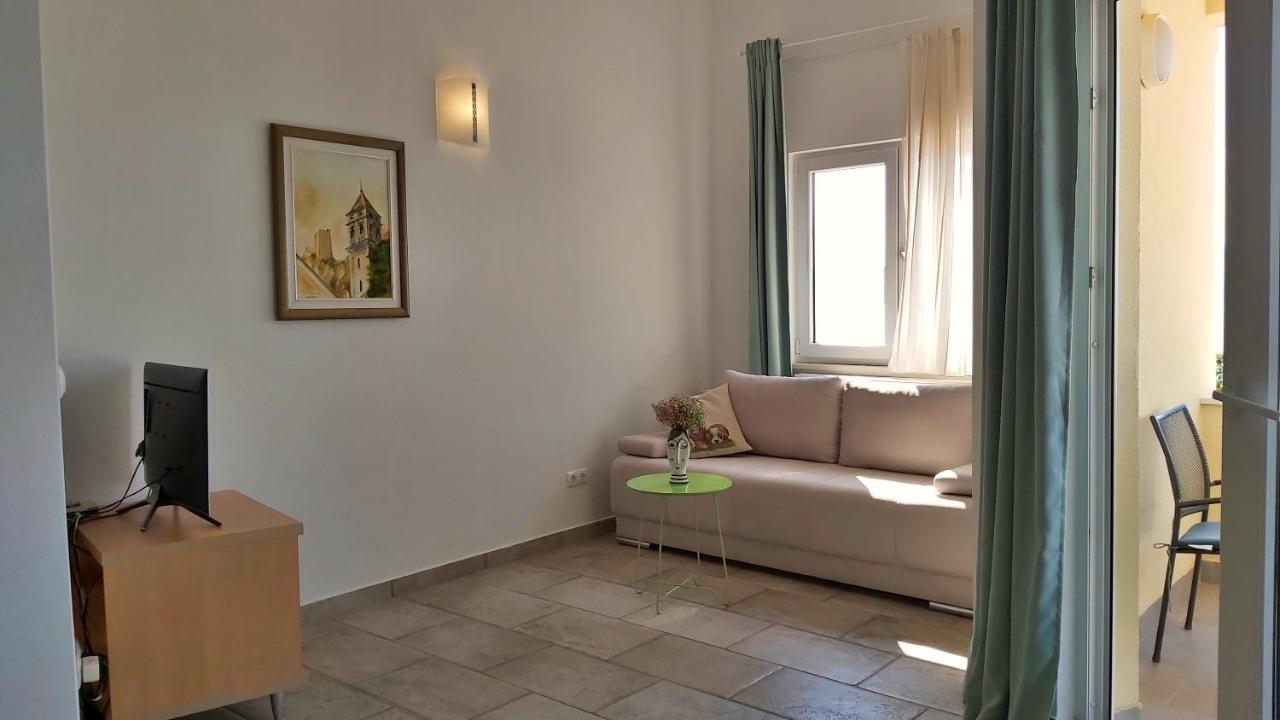 Apartments Borak Omis Bagian luar foto