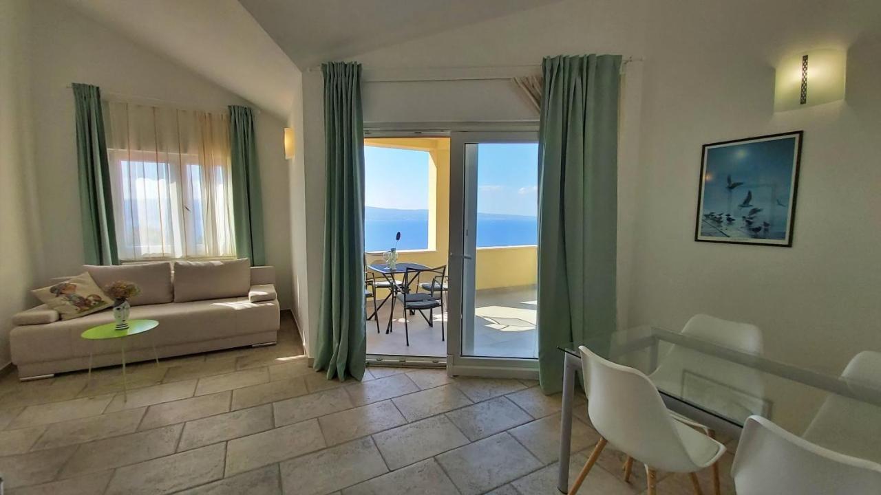 Apartments Borak Omis Bagian luar foto