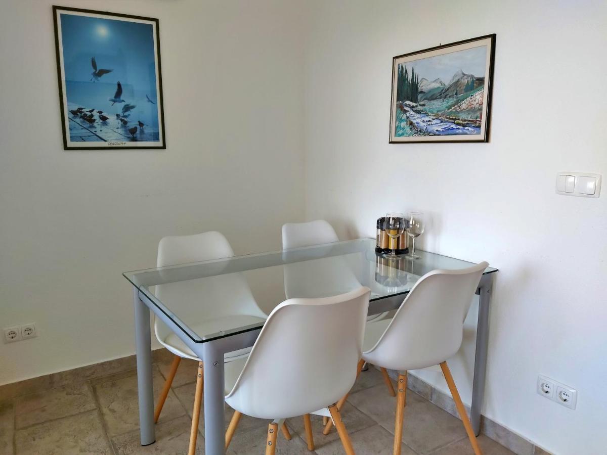 Apartments Borak Omis Bagian luar foto